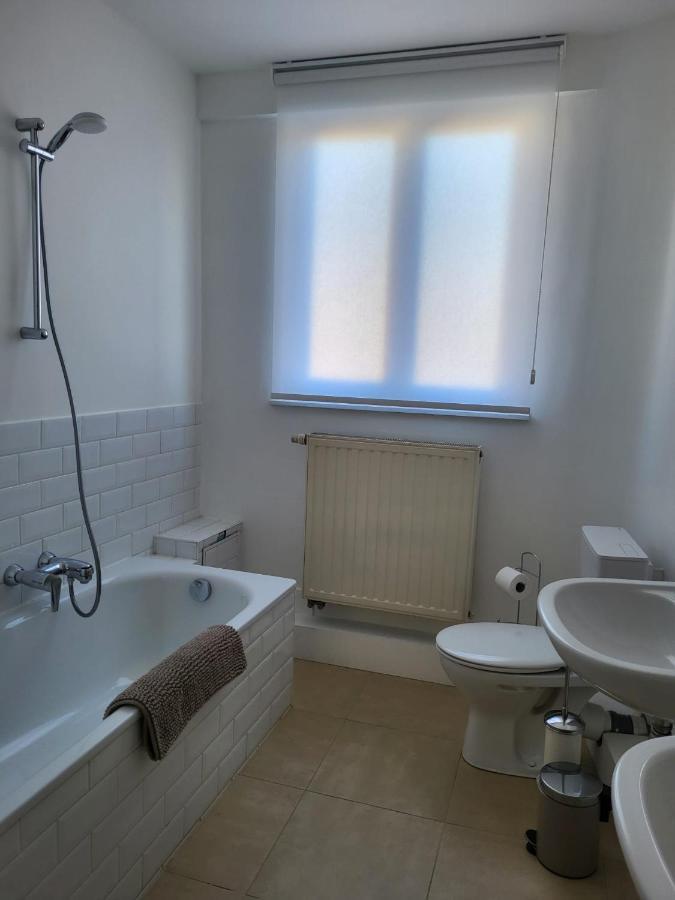 Brussels Bed & Blockchain Private Rooms With Shared Bathroom Etterbeek Ngoại thất bức ảnh